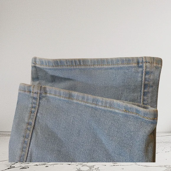 Signature By Levi's Women's High Rise Straight Leg Jean Size 8 - Picture 4 of 9